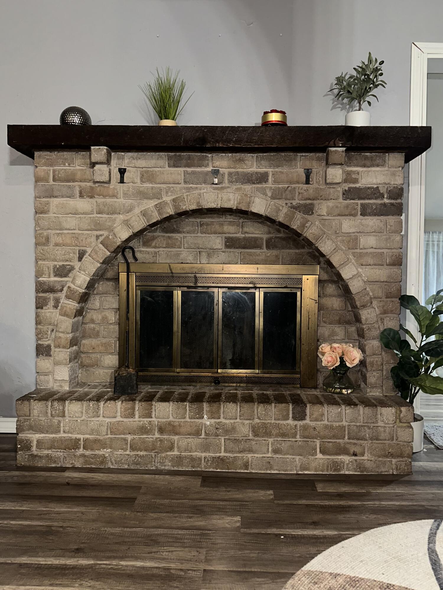 809 E Wickersham Drive