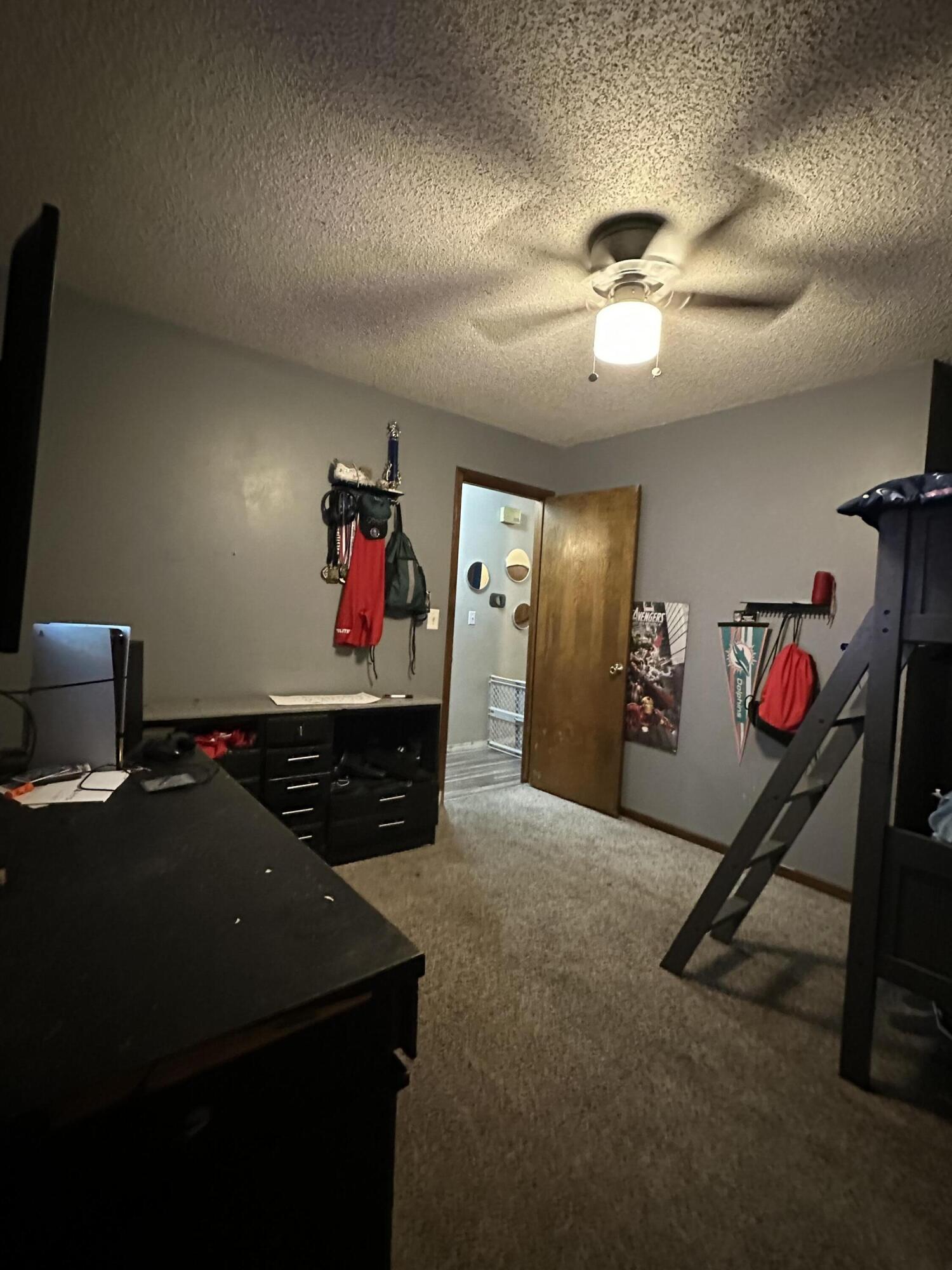 809 E Wickersham Drive