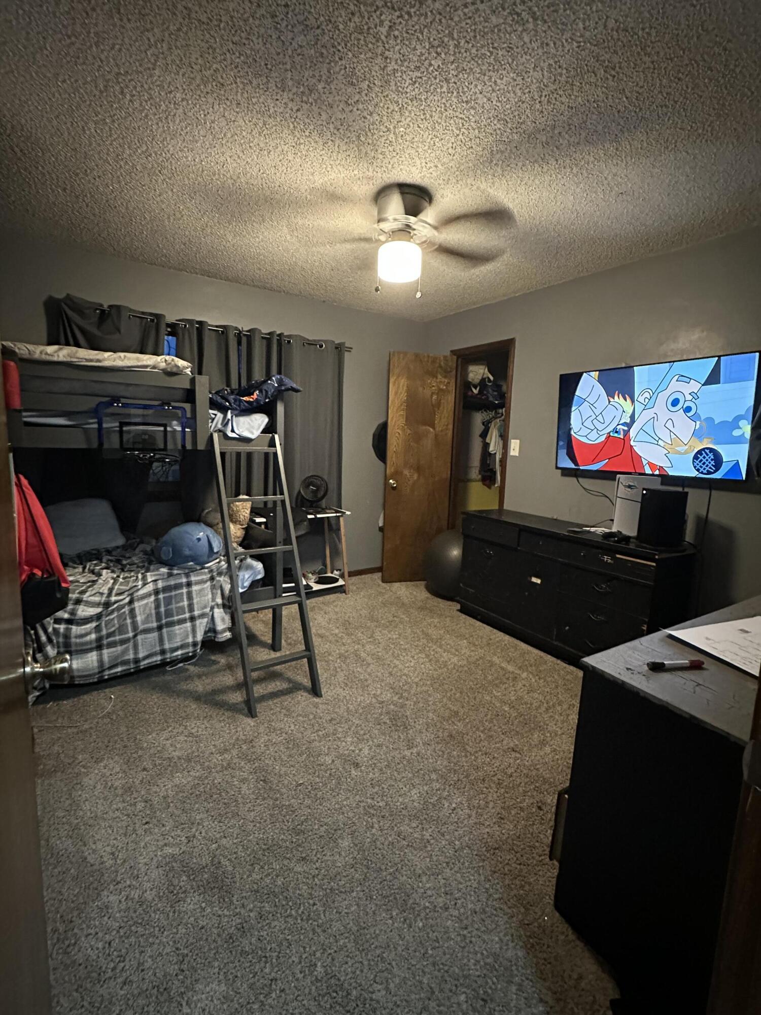 809 E Wickersham Drive