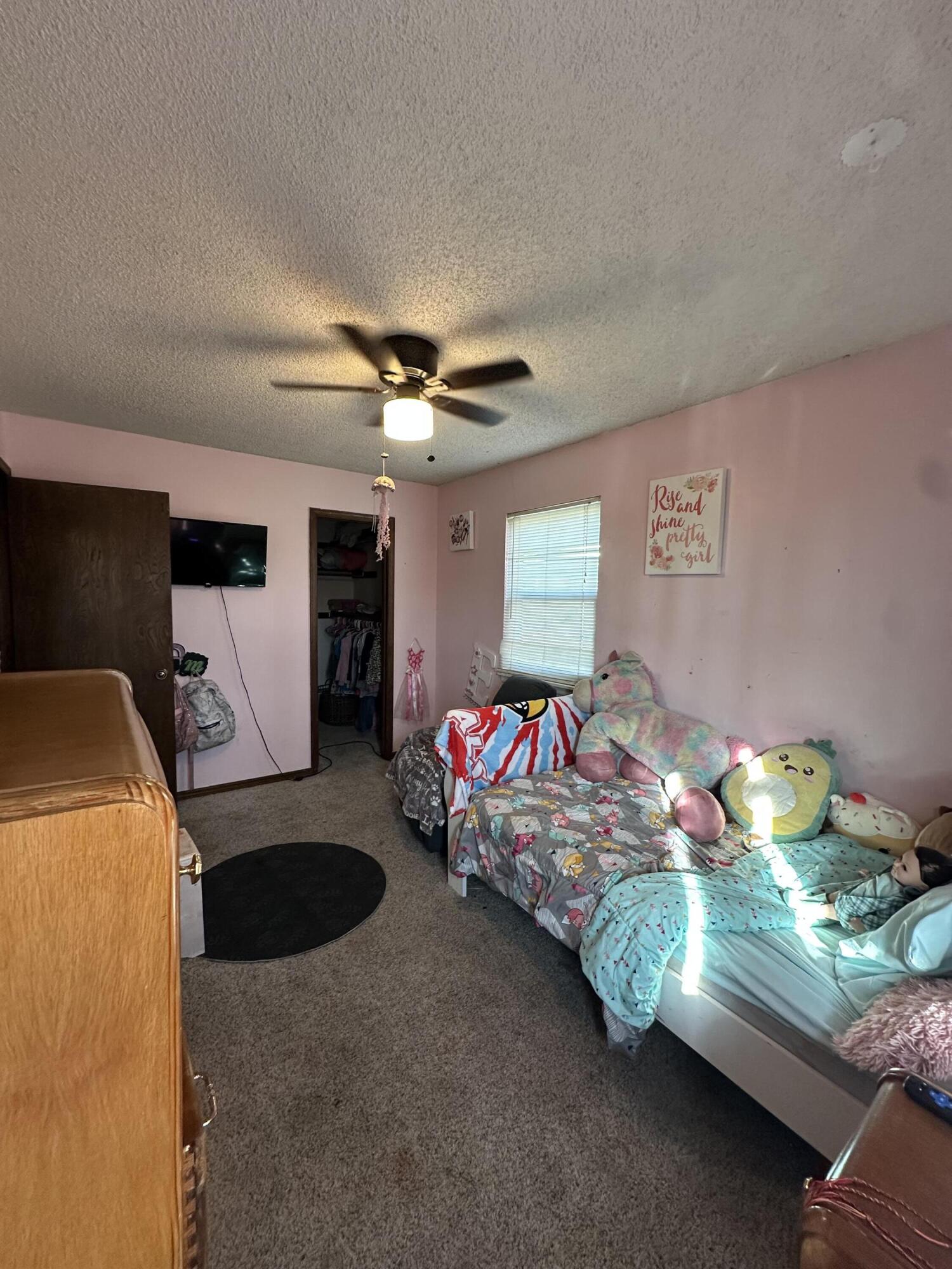 809 E Wickersham Drive