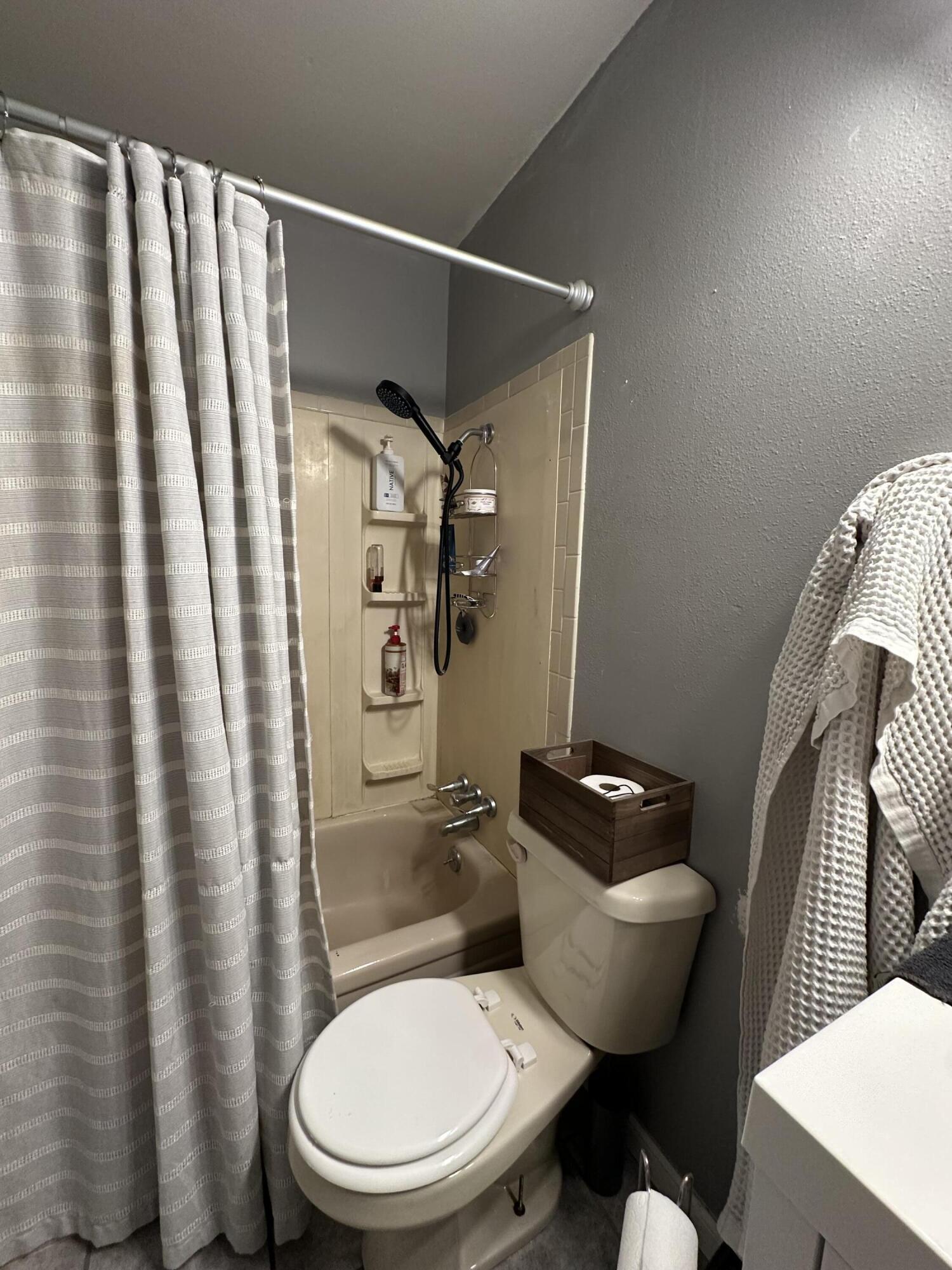 809 E Wickersham Drive