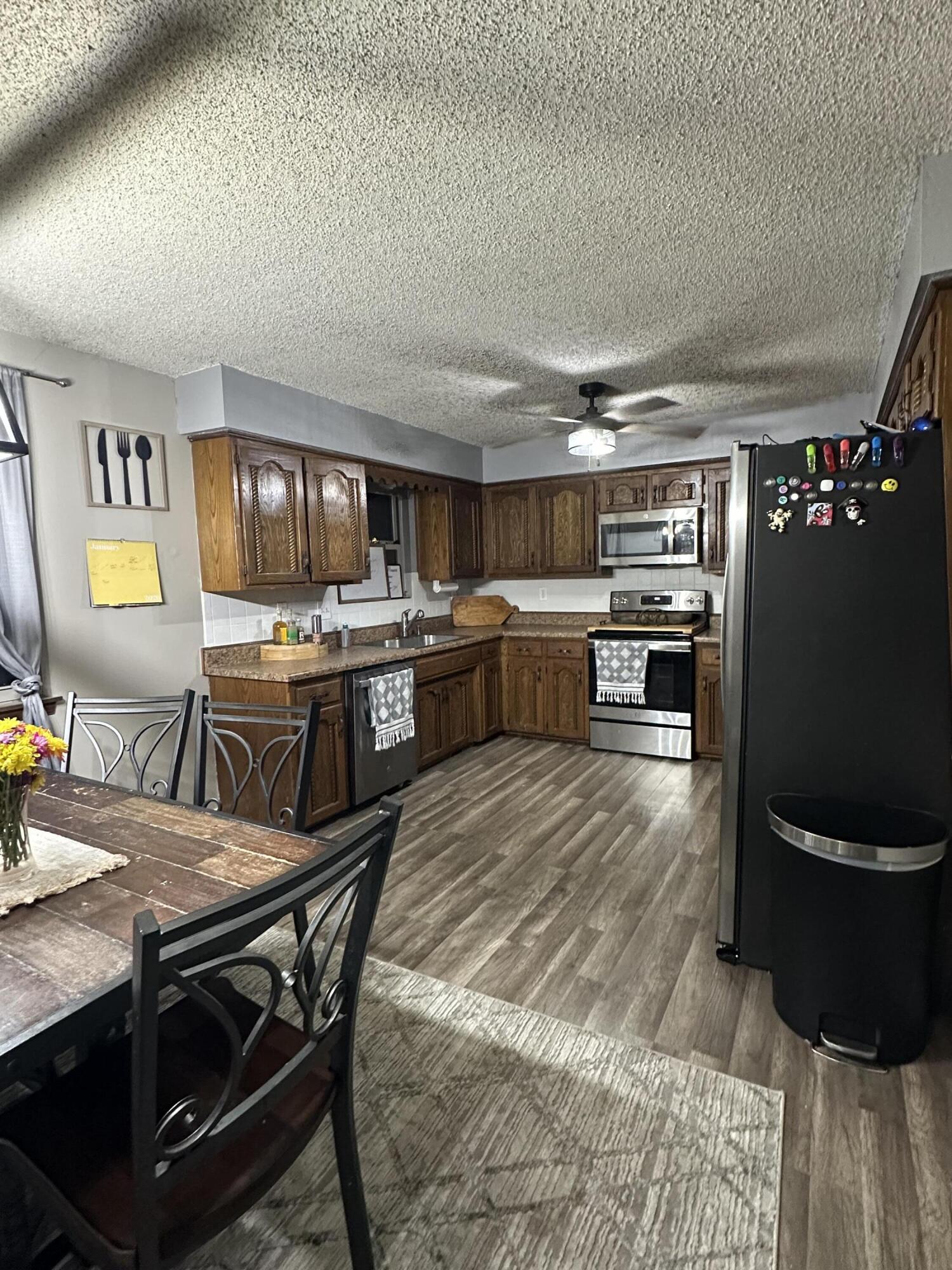 809 E Wickersham Drive