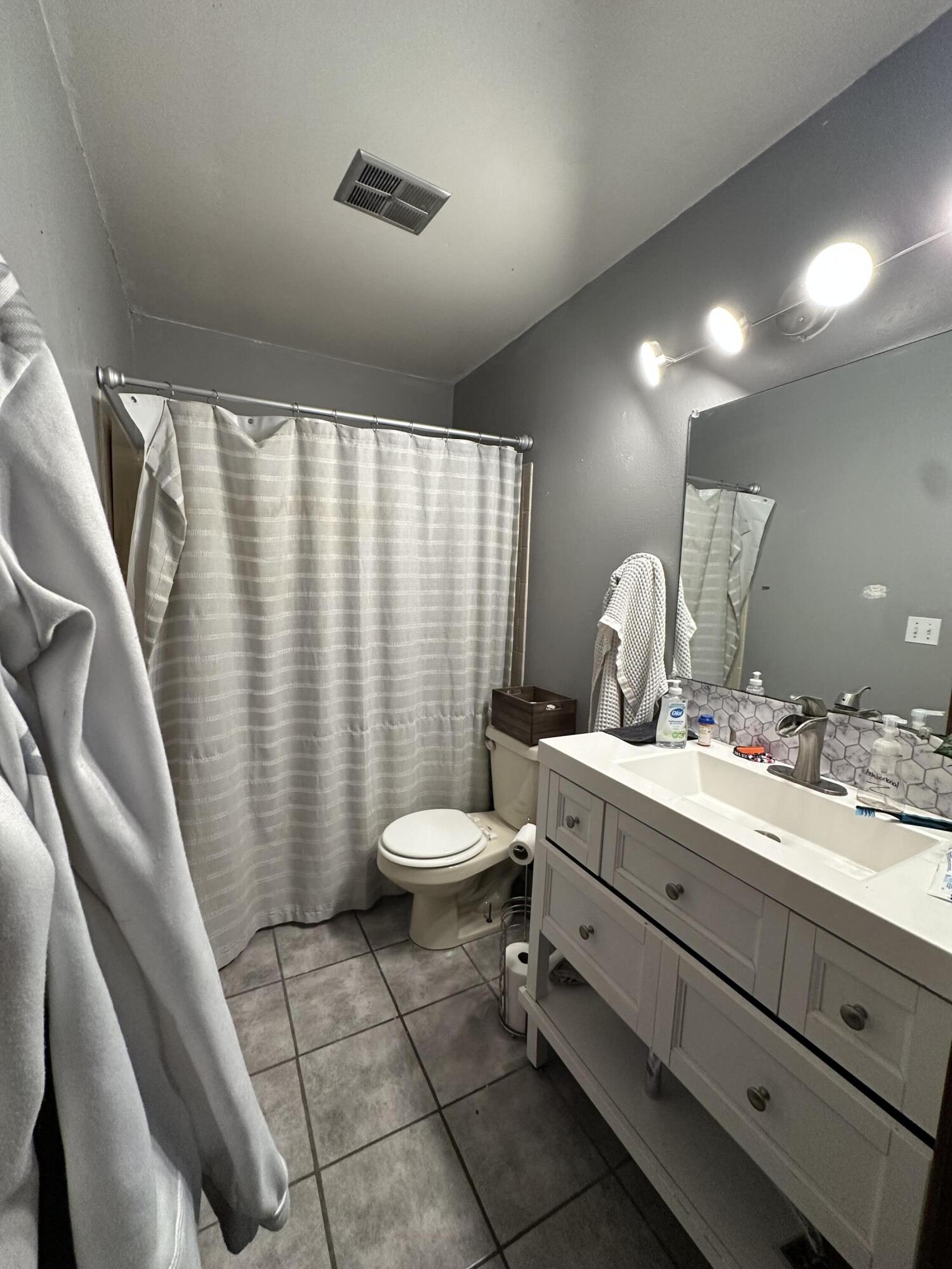 809 E Wickersham Drive