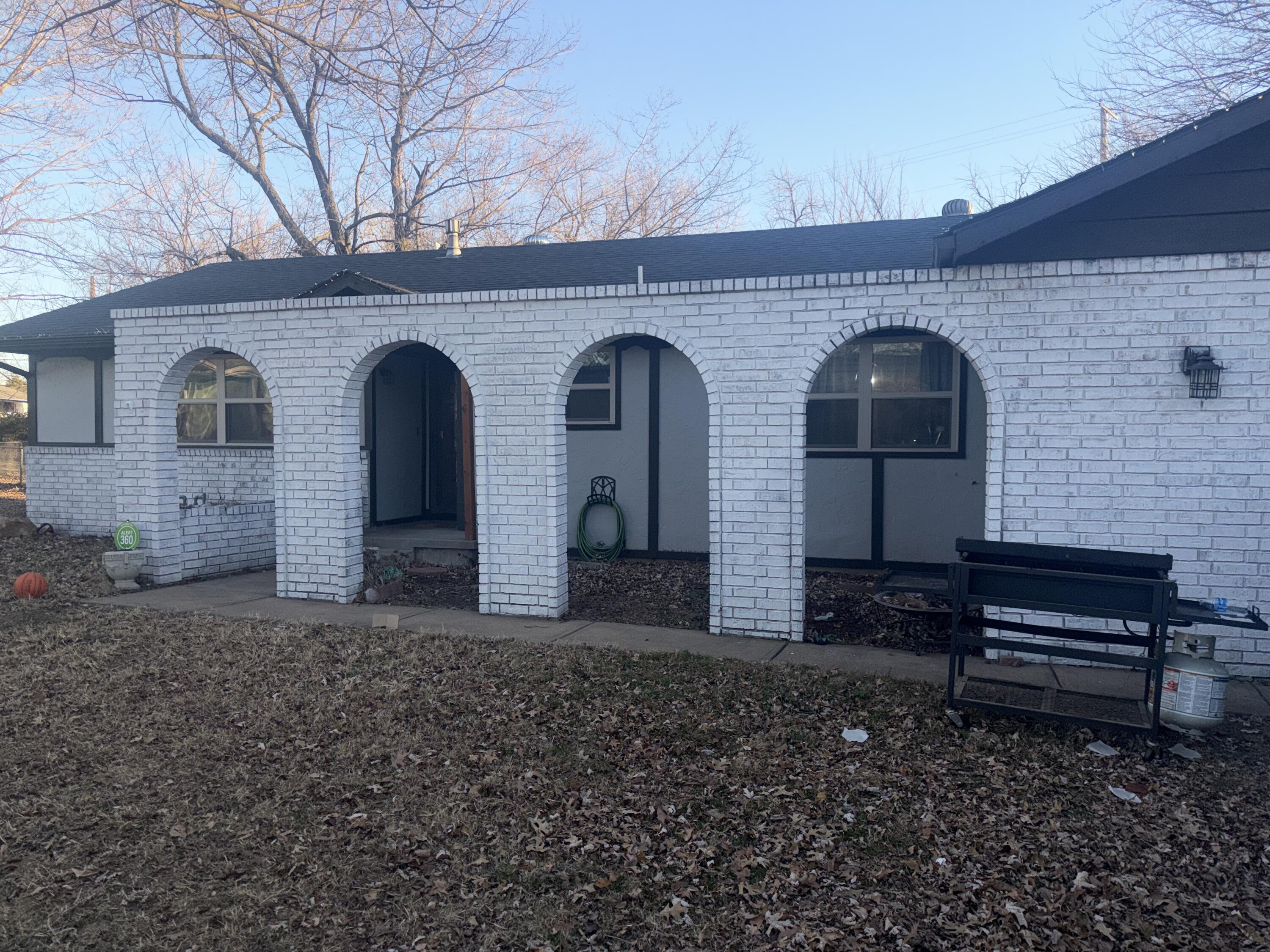 809 E Wickersham Drive