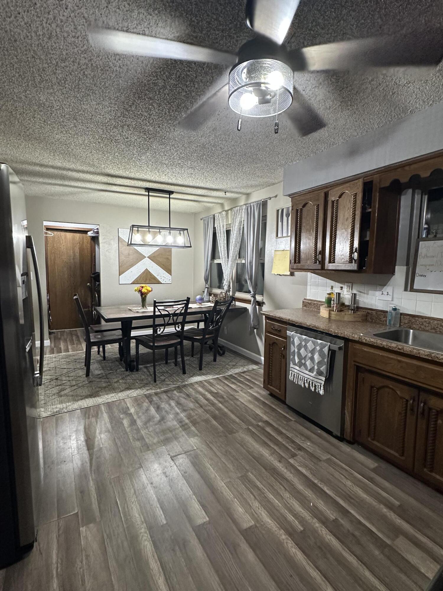 809 E Wickersham Drive