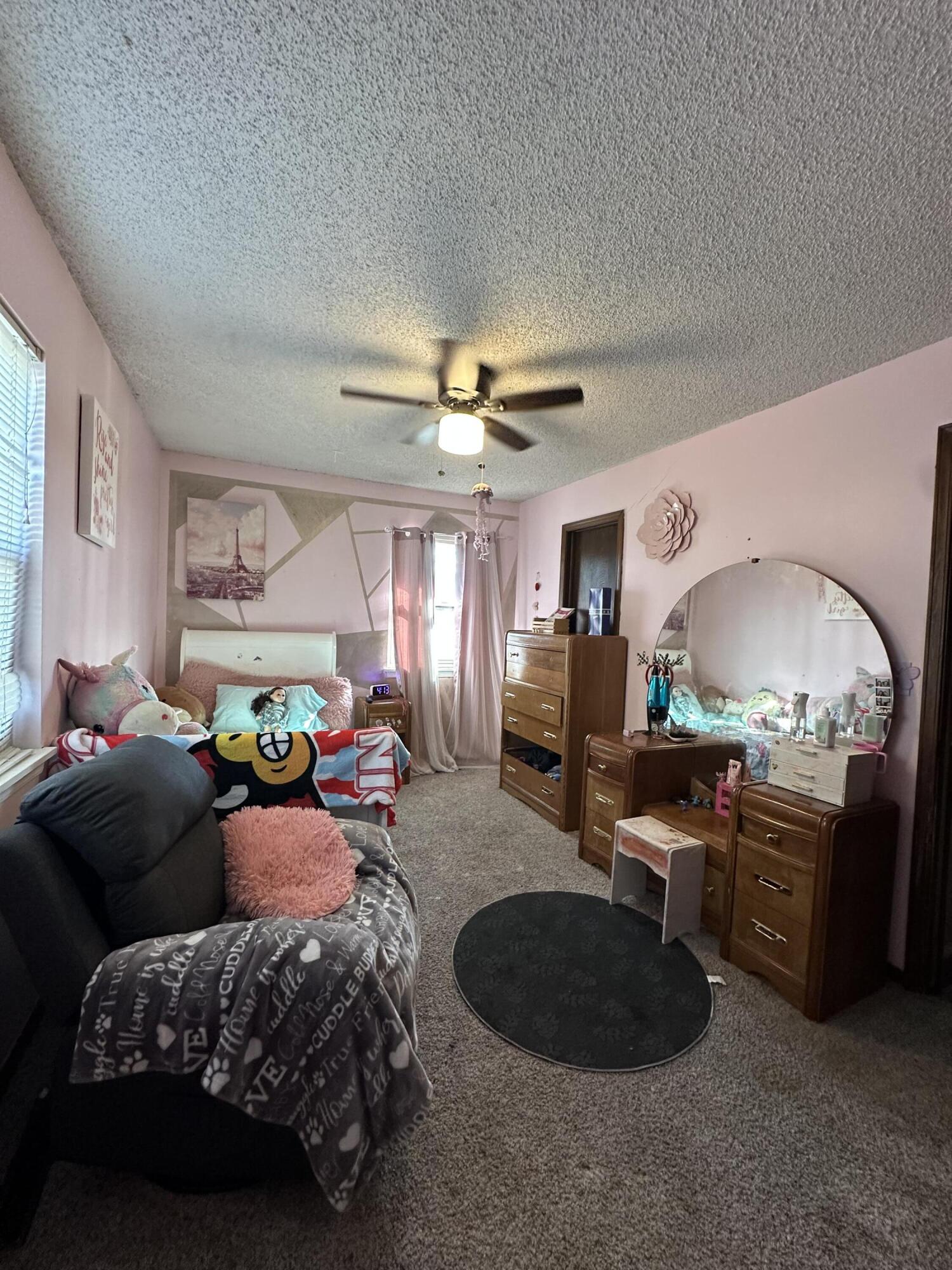 809 E Wickersham Drive