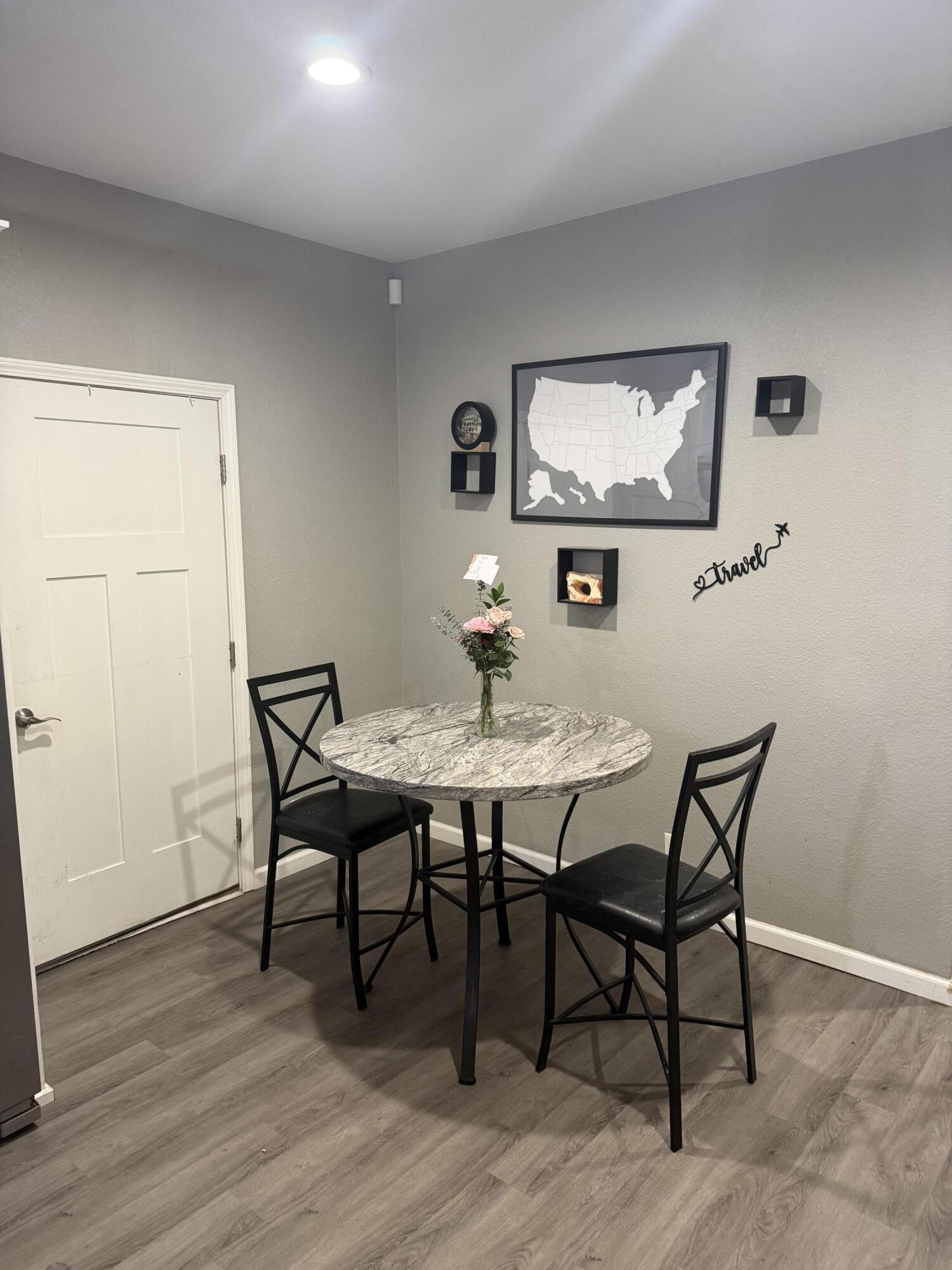 327 W Sherman Street