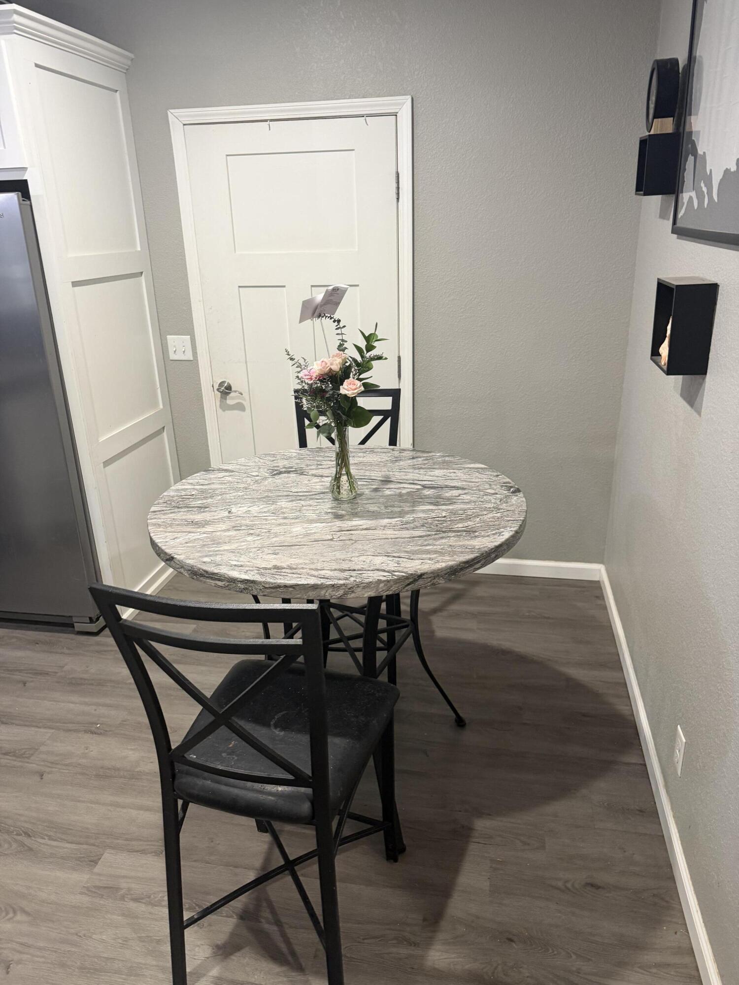 327 W Sherman Street