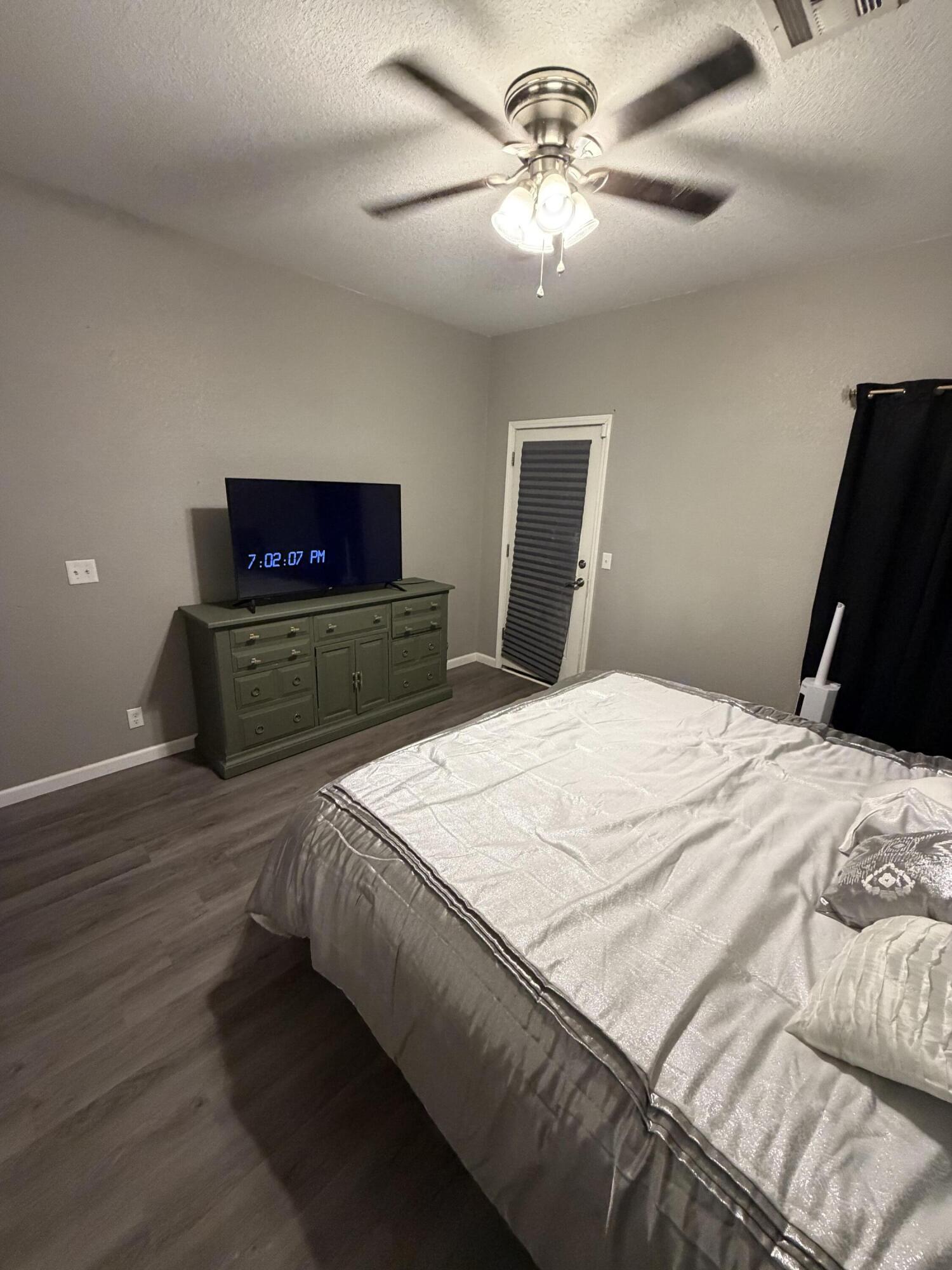 327 W Sherman Street