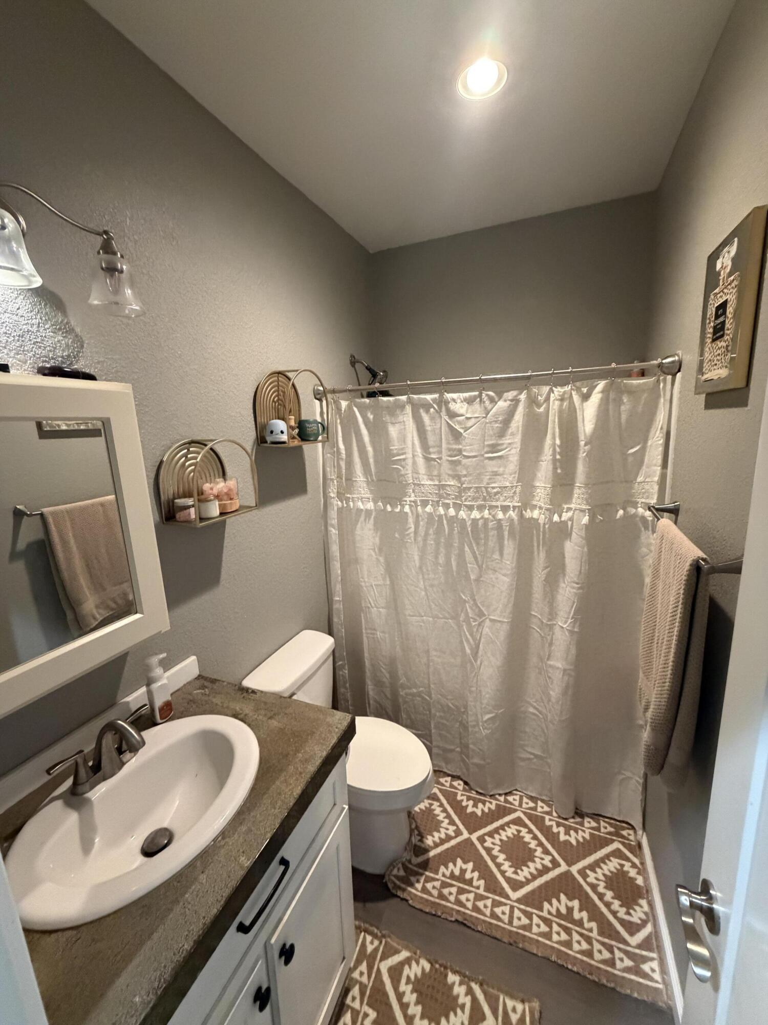 327 W Sherman Street