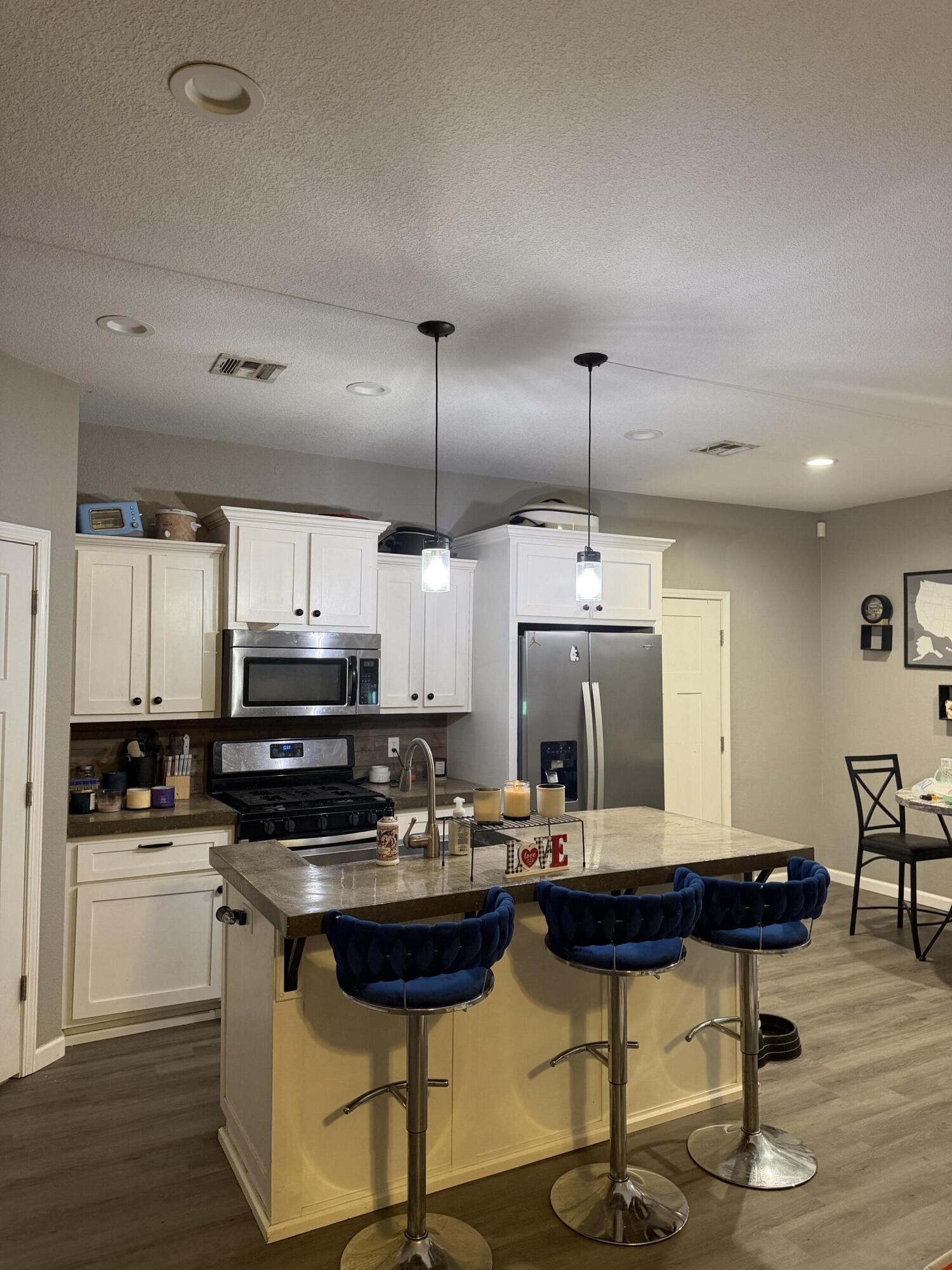 327 W Sherman Street