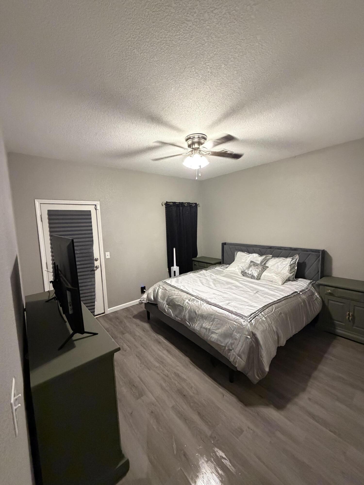 327 W Sherman Street