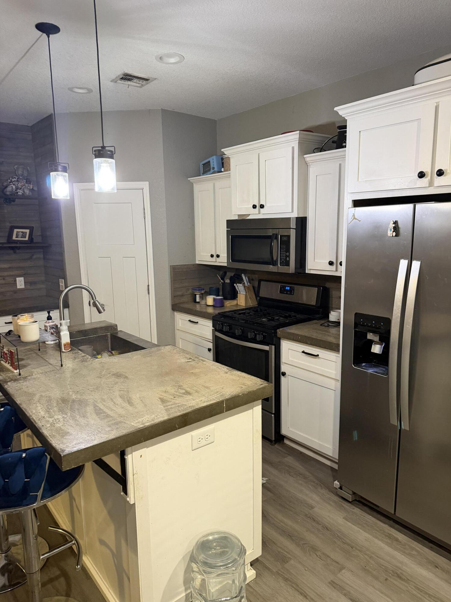 327 W Sherman Street