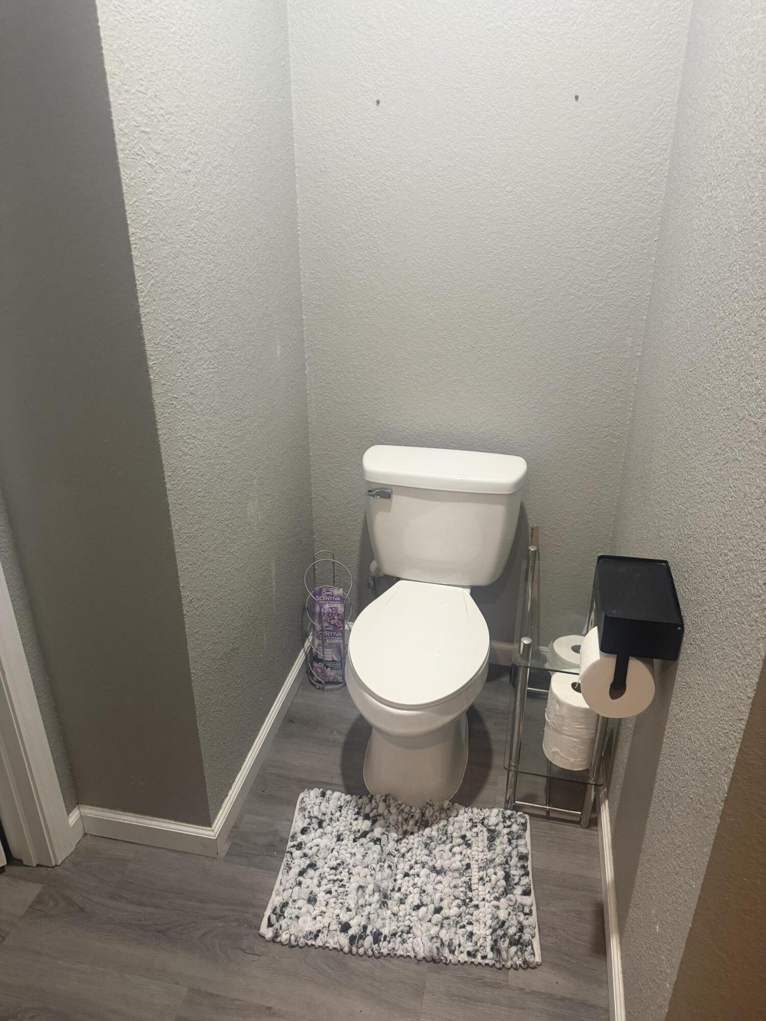 327 W Sherman Street