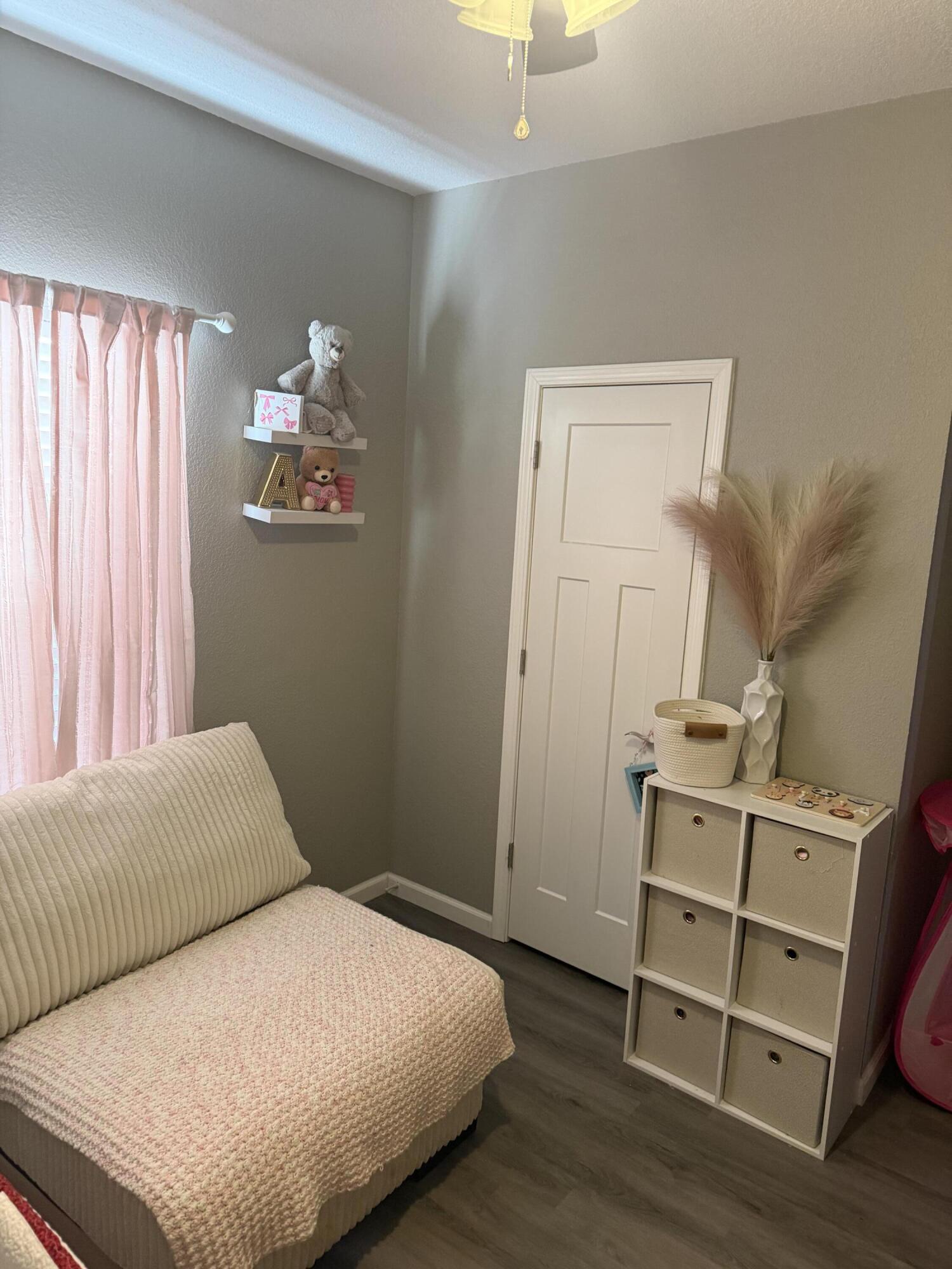 327 W Sherman Street