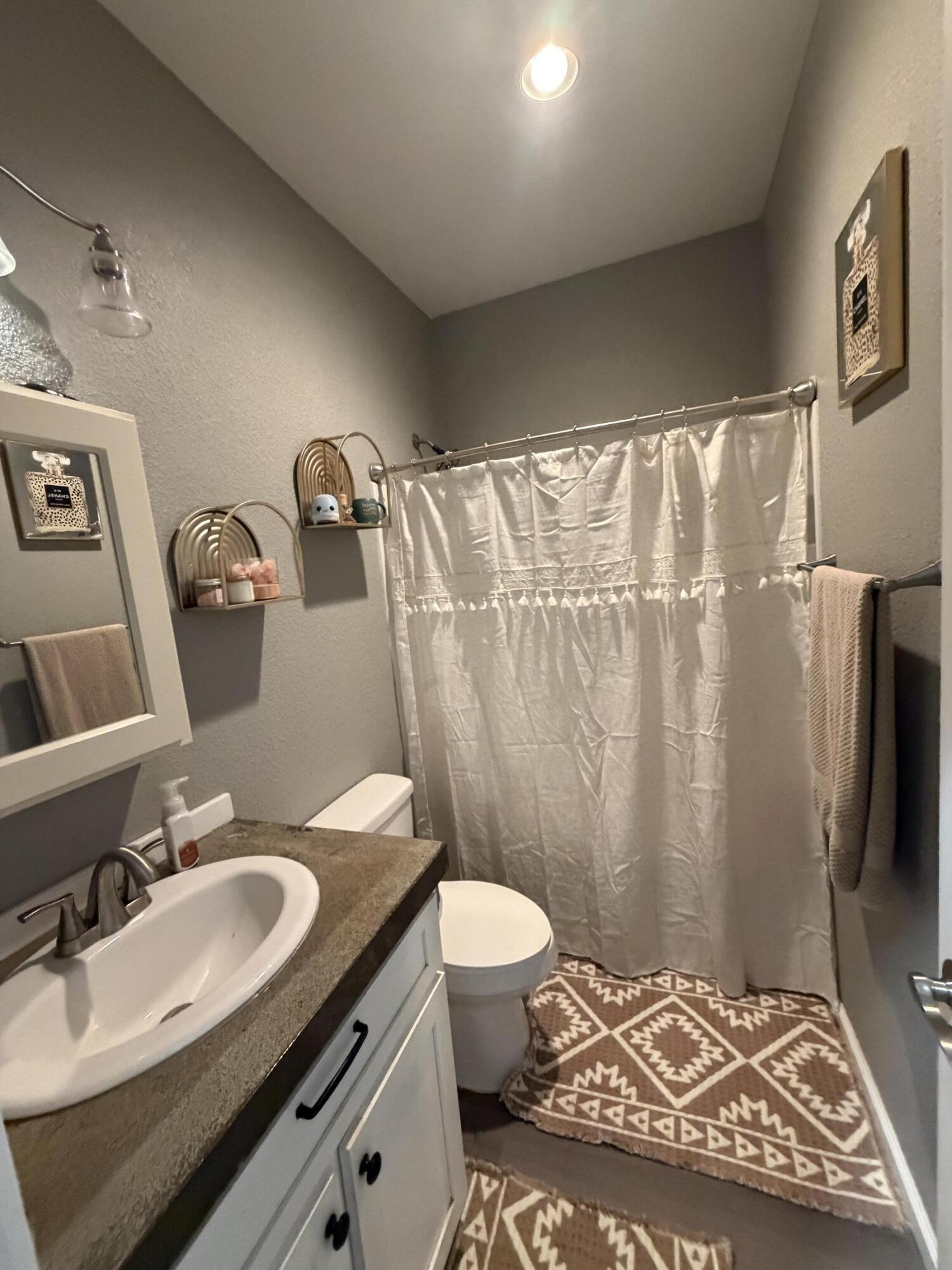 327 W Sherman Street