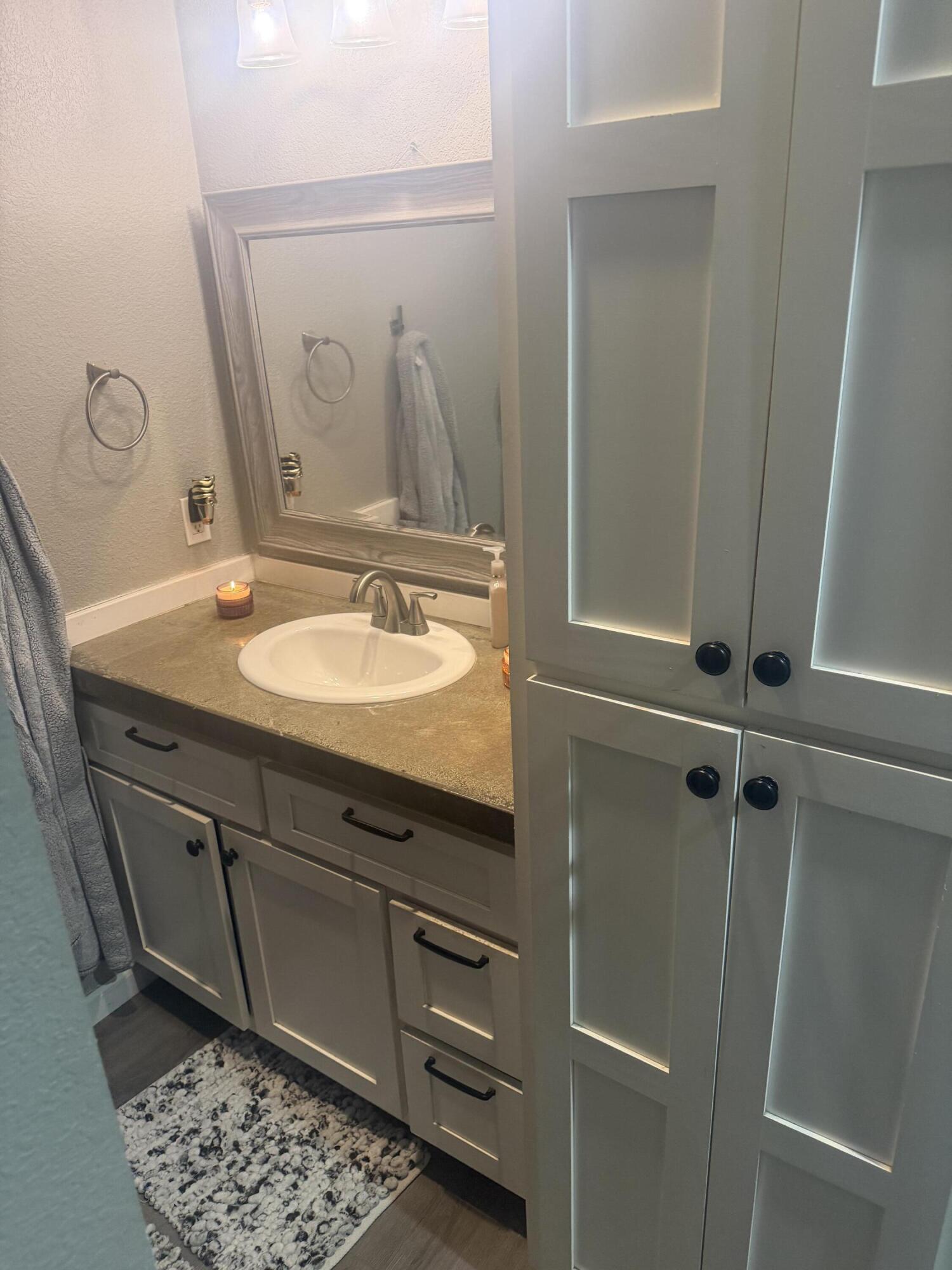 327 W Sherman Street