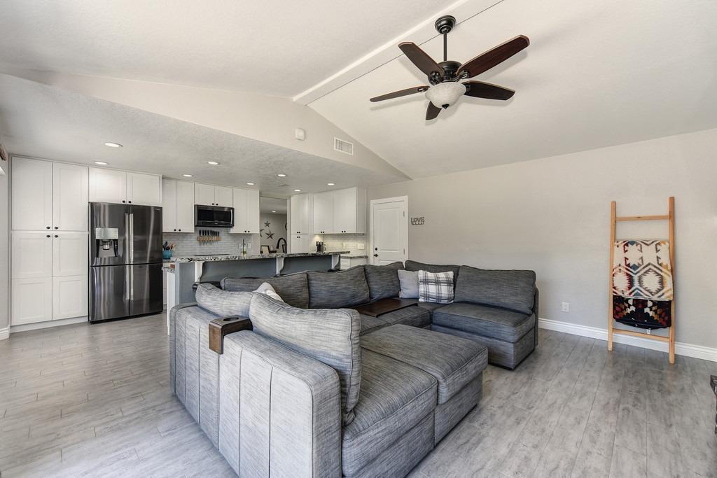 9391 Rolling Glen Court
