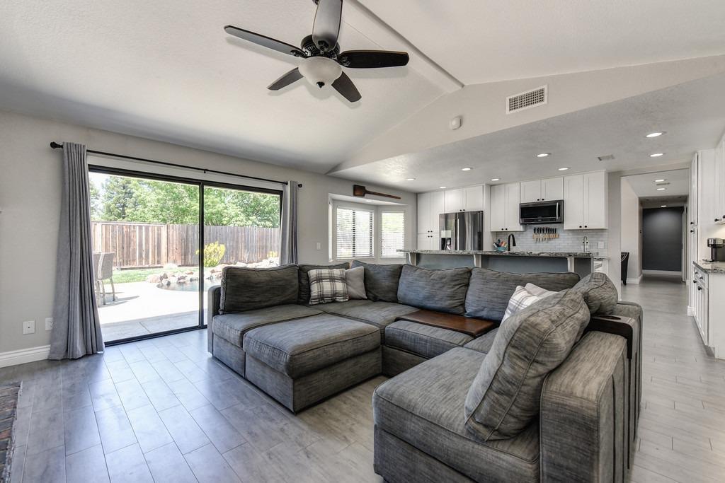 9391 Rolling Glen Court
