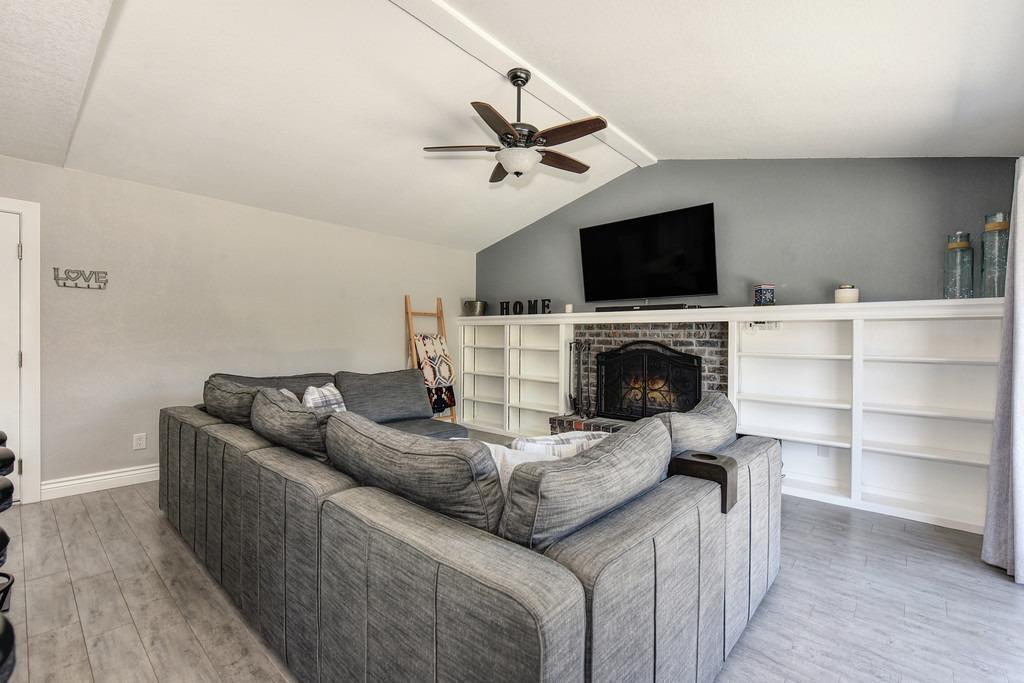 9391 Rolling Glen Court