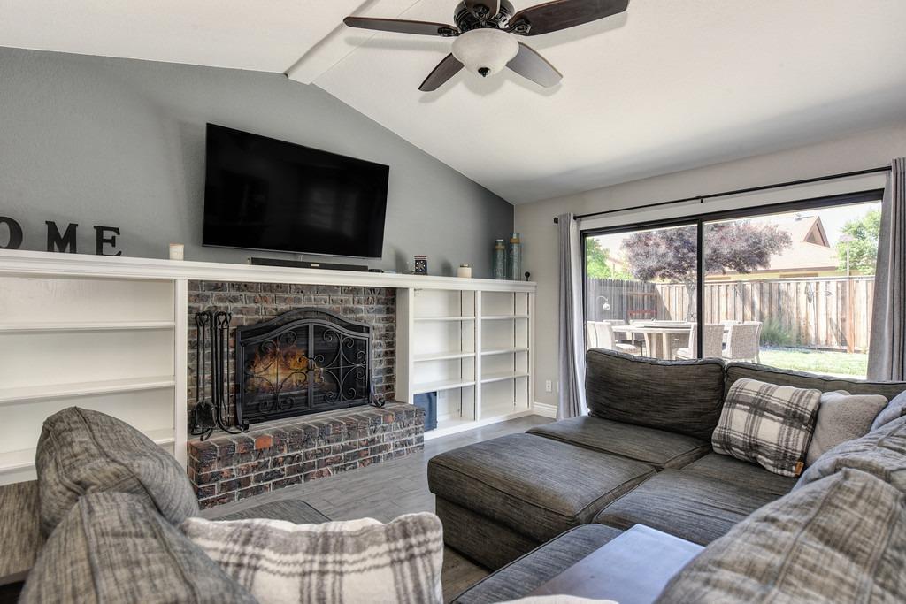 9391 Rolling Glen Court