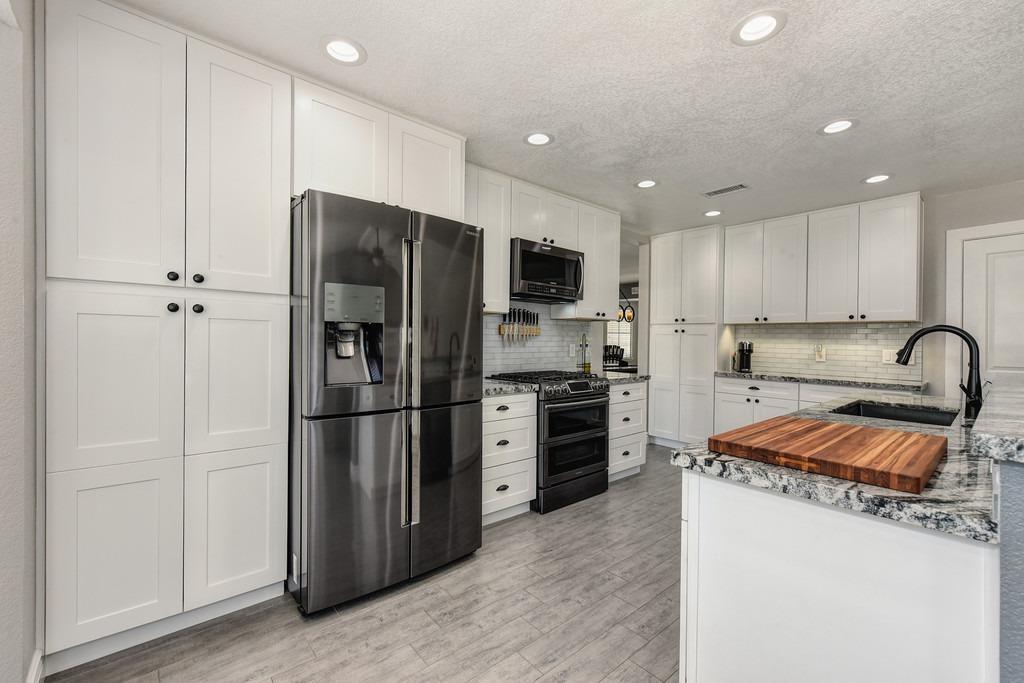 9391 Rolling Glen Court