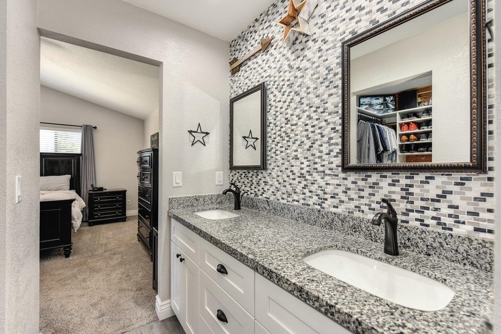 9391 Rolling Glen Court