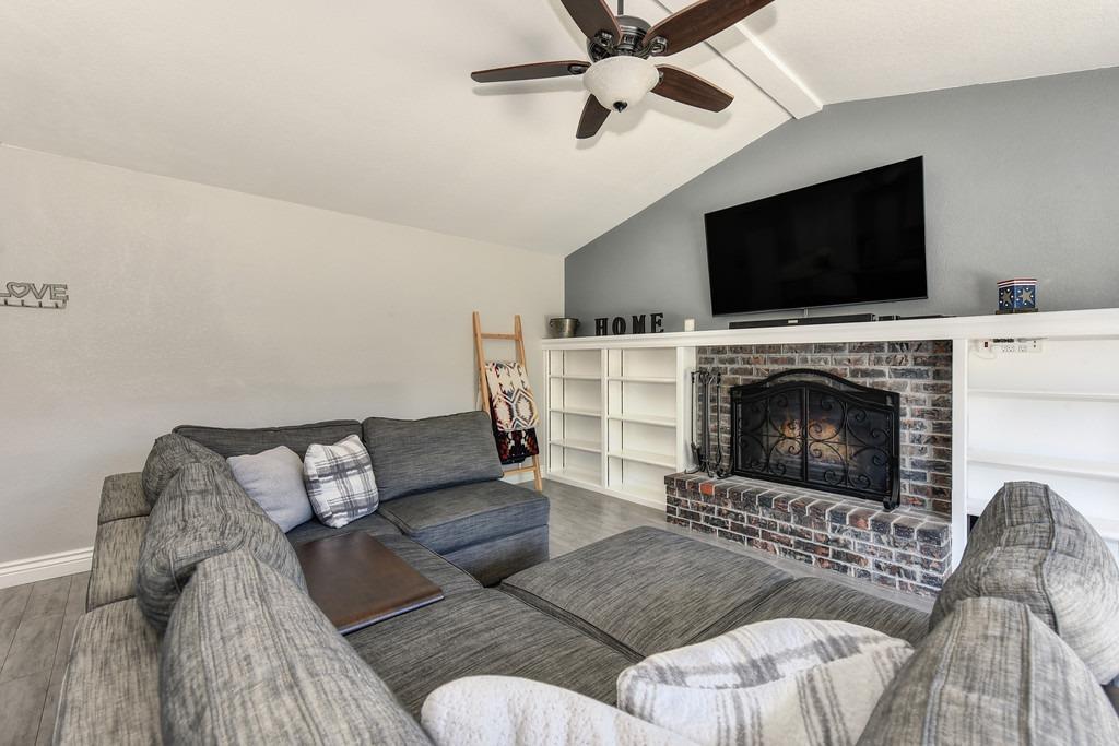 9391 Rolling Glen Court