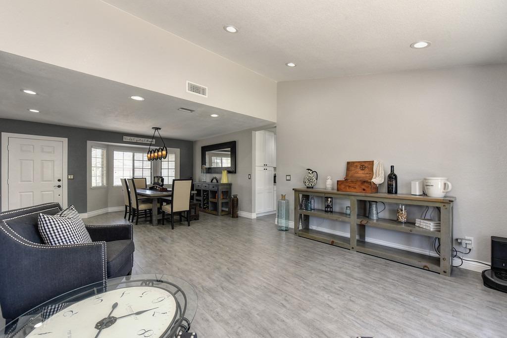 9391 Rolling Glen Court