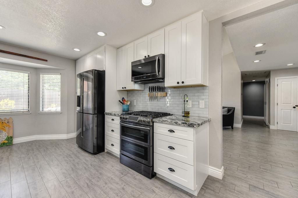 9391 Rolling Glen Court