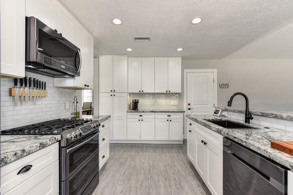 9391 Rolling Glen Court
