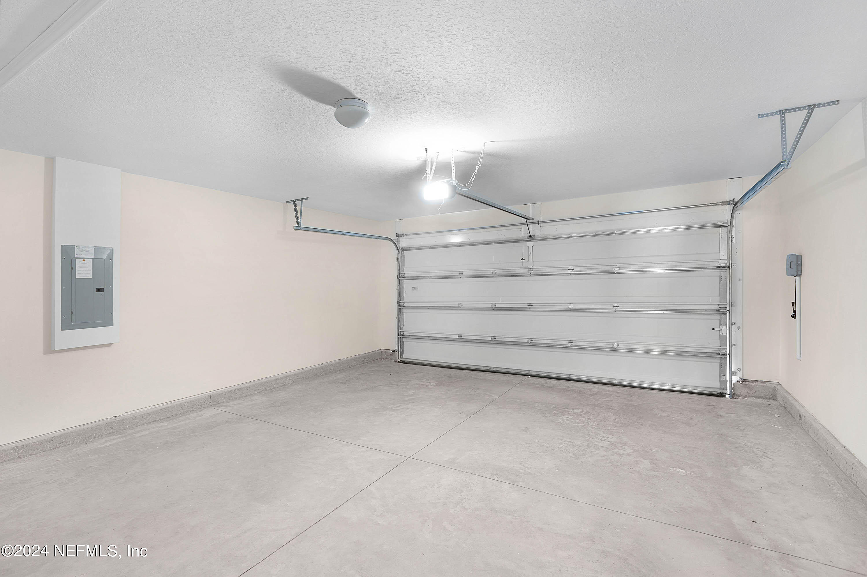 12512 CREEKSIDE MANOR Drive