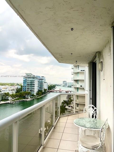 5880 Collins Ave # 1004