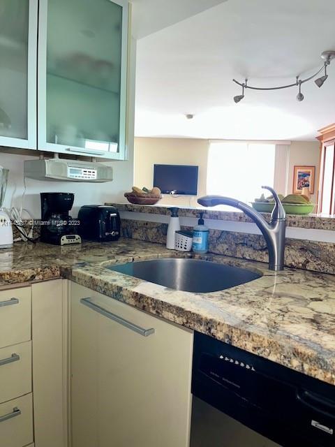 5880 Collins Ave # 1004