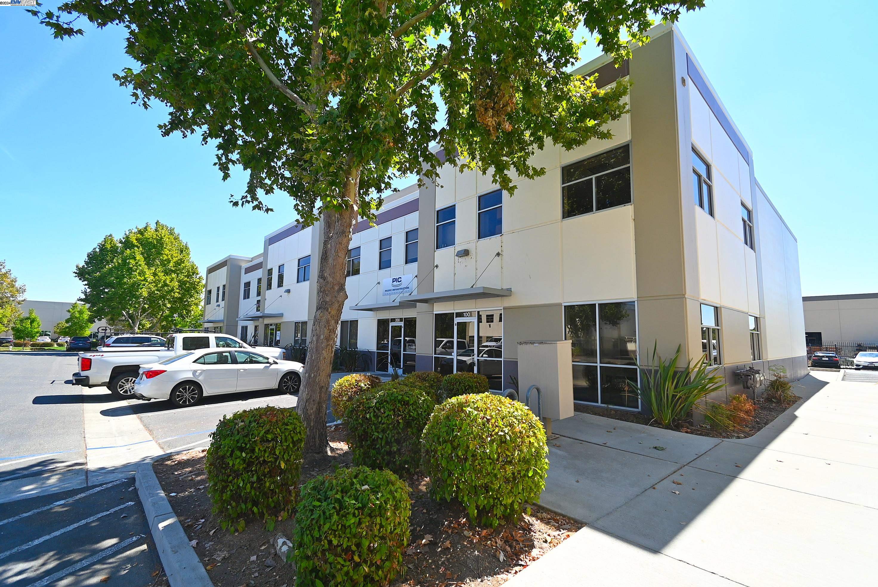 435 Boulder Ct #100