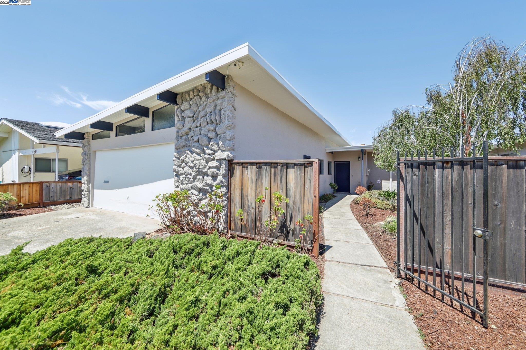 1213 Rosewood Way