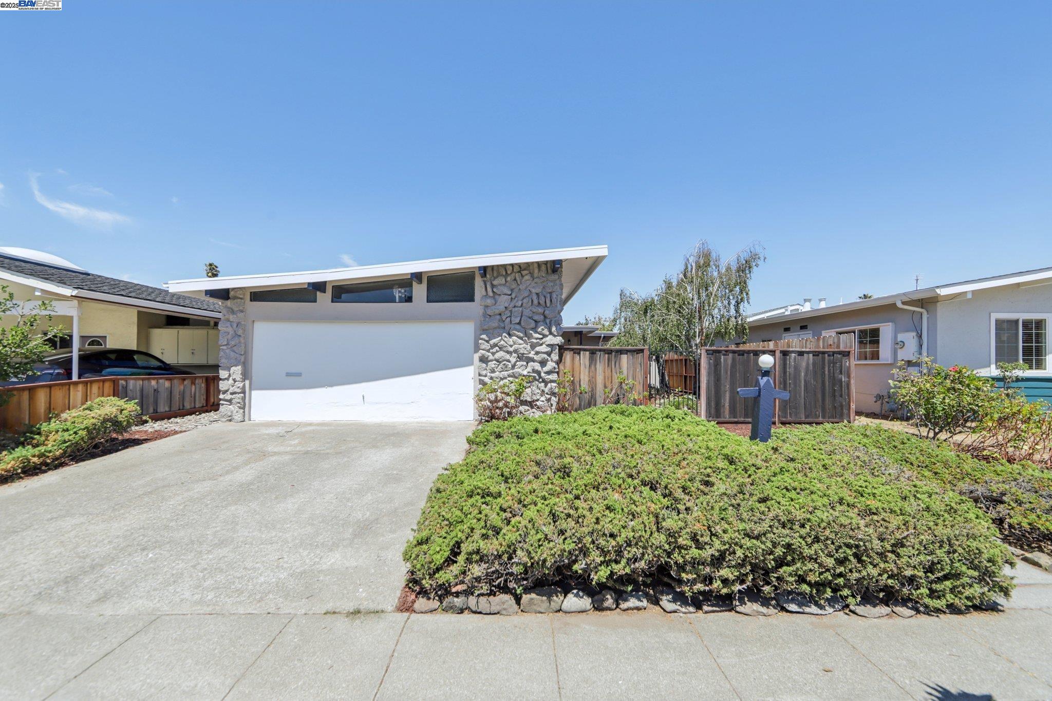 1213 Rosewood Way