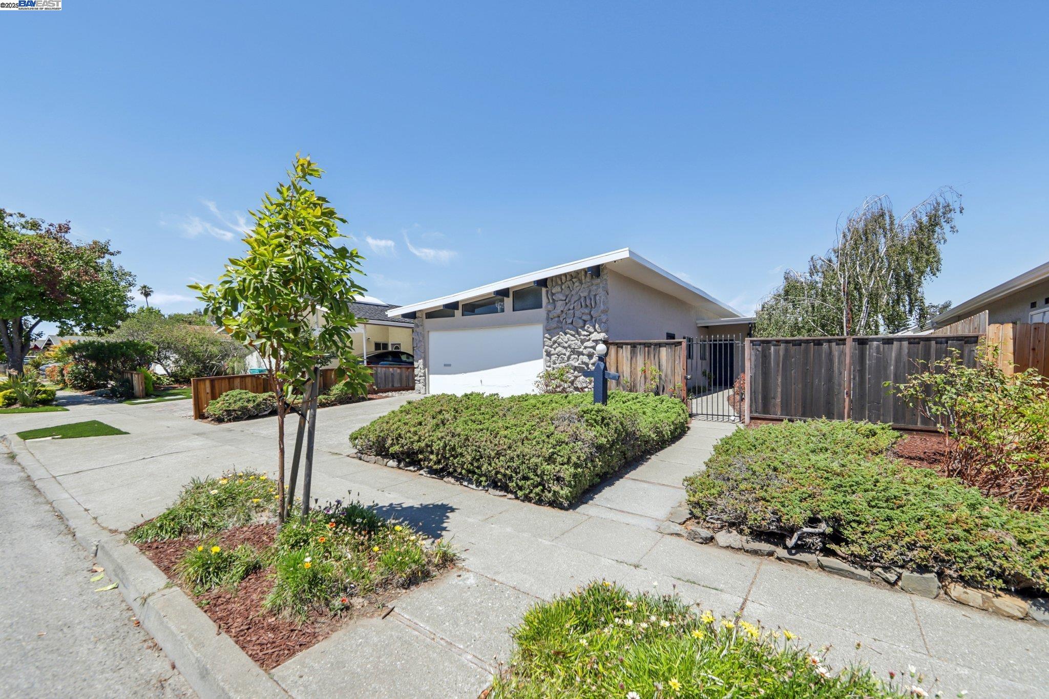 1213 Rosewood Way