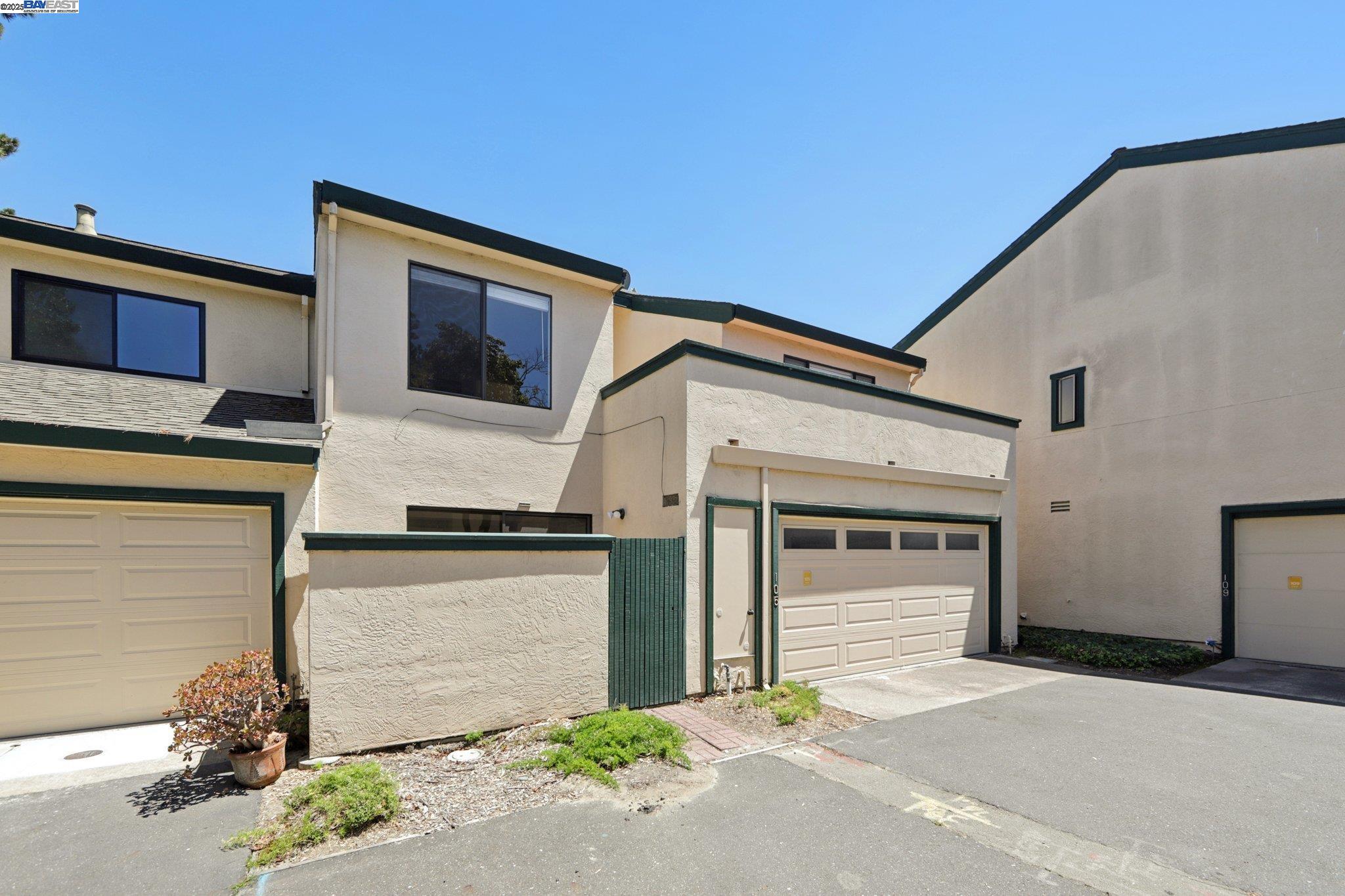 105 Carob Ln