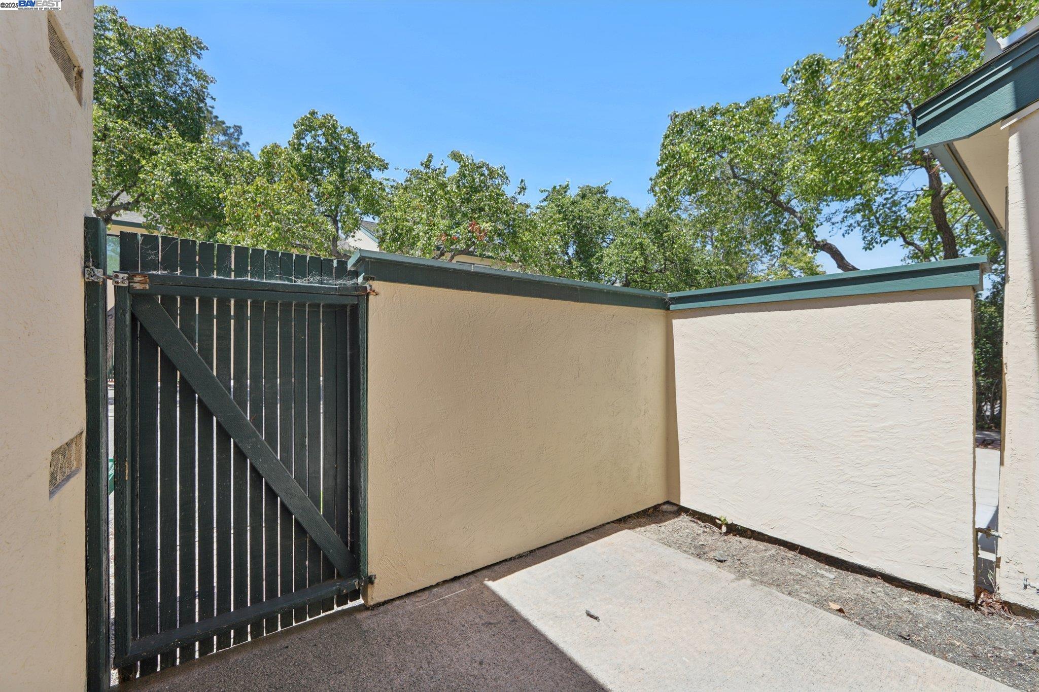 105 Carob Ln