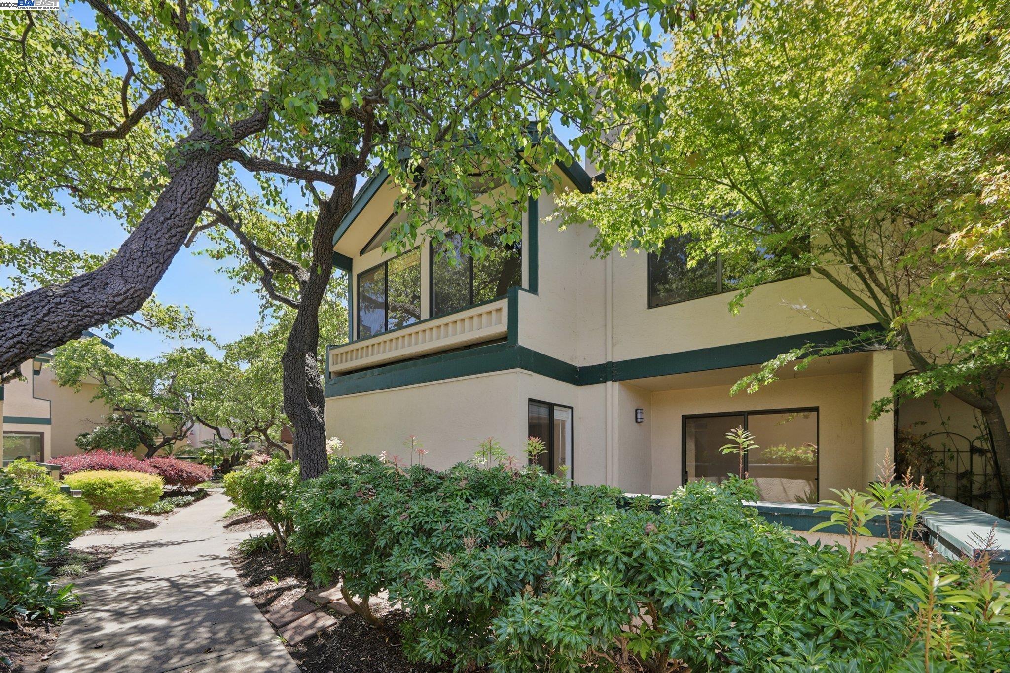 105 Carob Ln