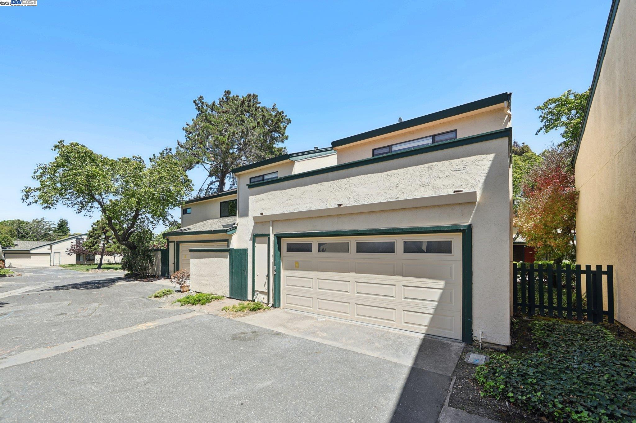105 Carob Ln