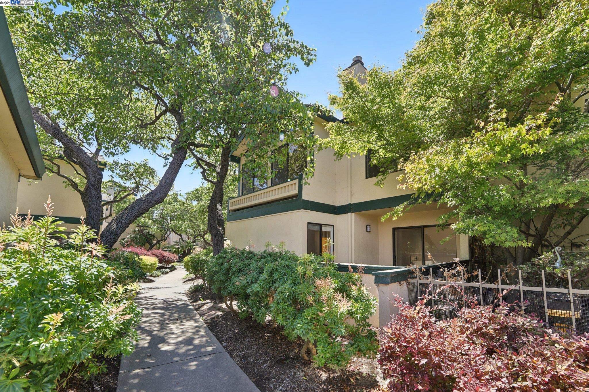 105 Carob Ln