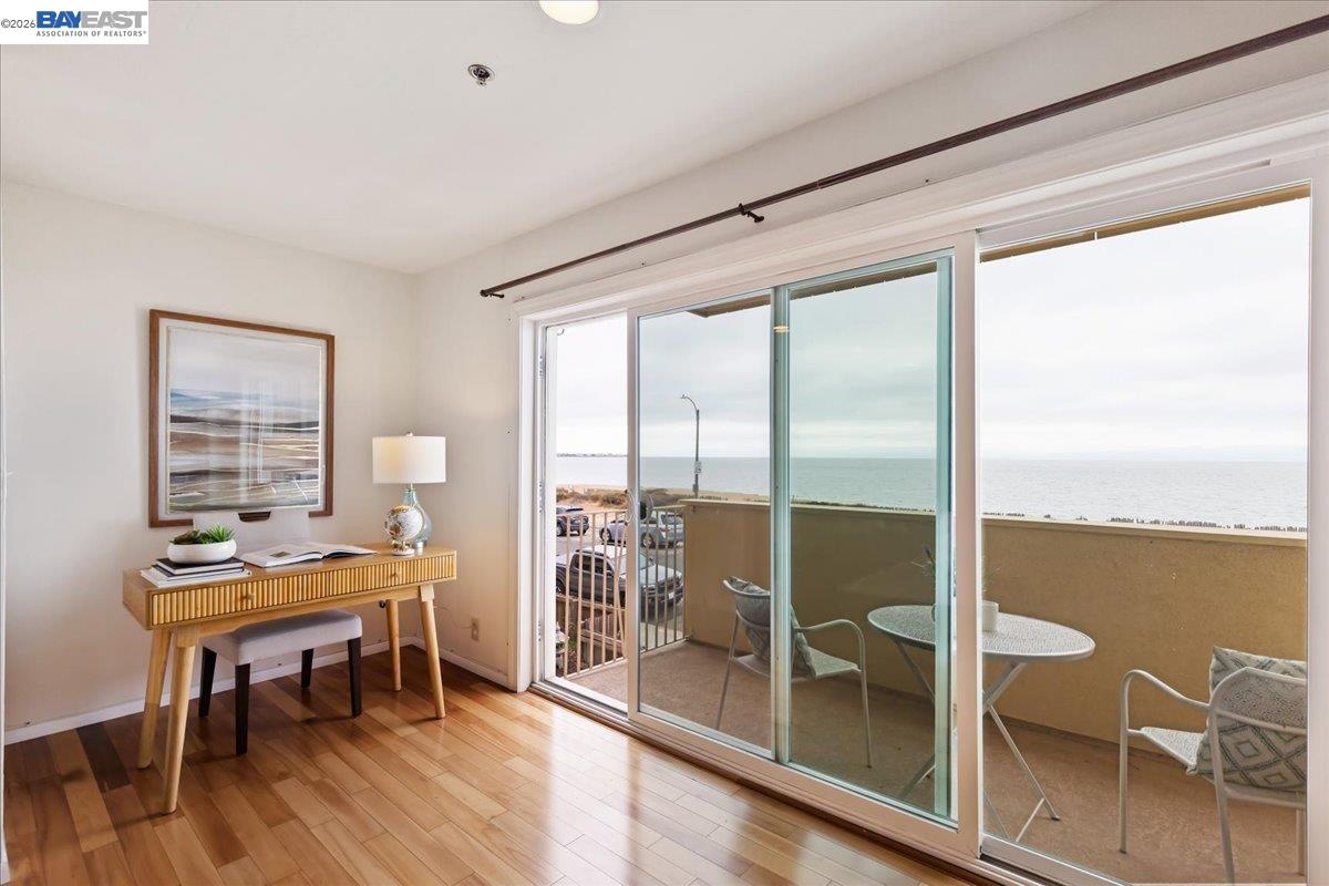 933 Shoreline Dr # 203