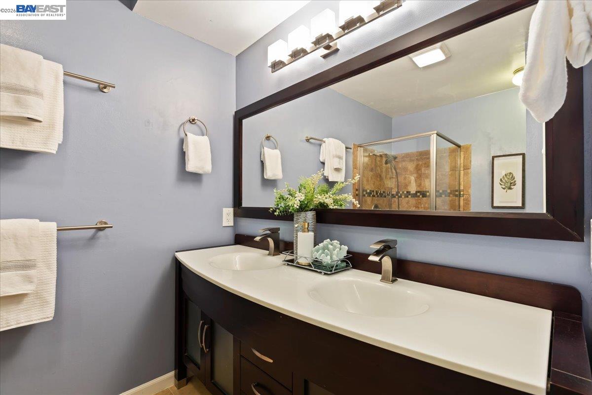 933 Shoreline Dr # 203