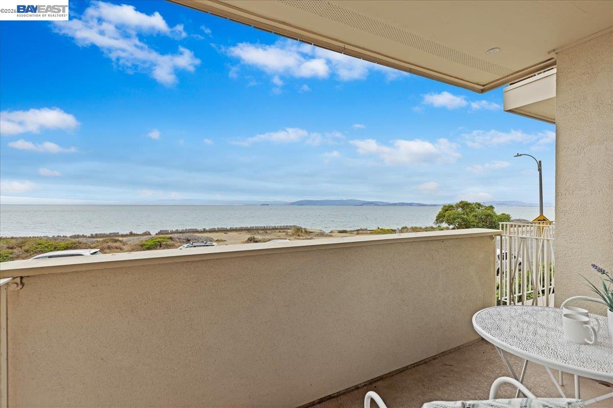 933 Shoreline Dr # 203