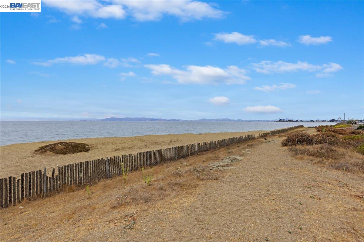 933 Shoreline Dr # 203