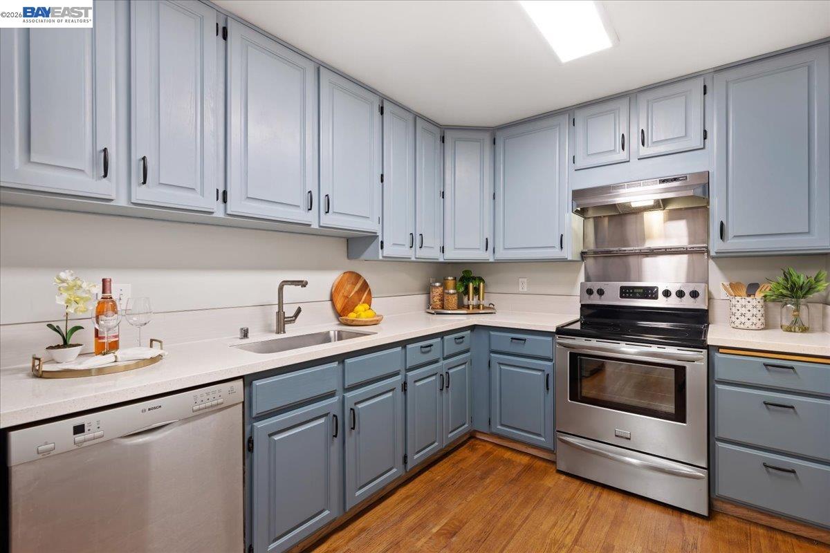 933 Shoreline Dr # 203