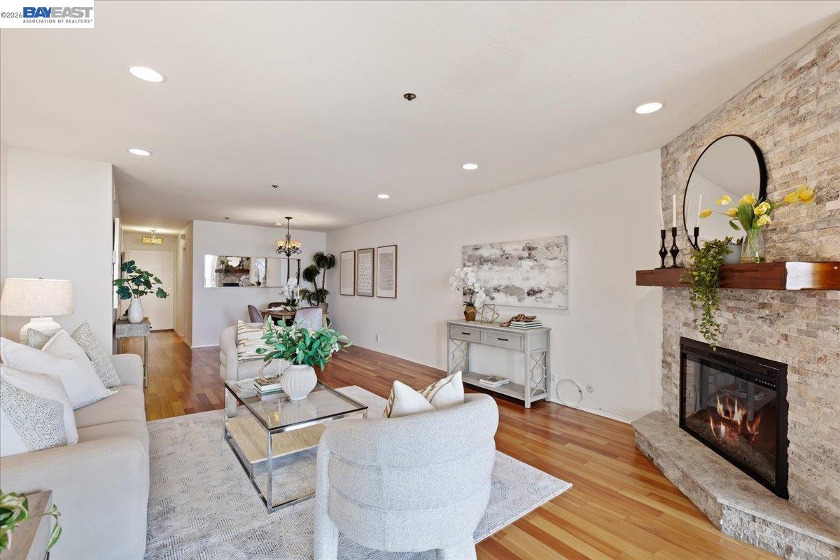 933 Shoreline Dr # 203