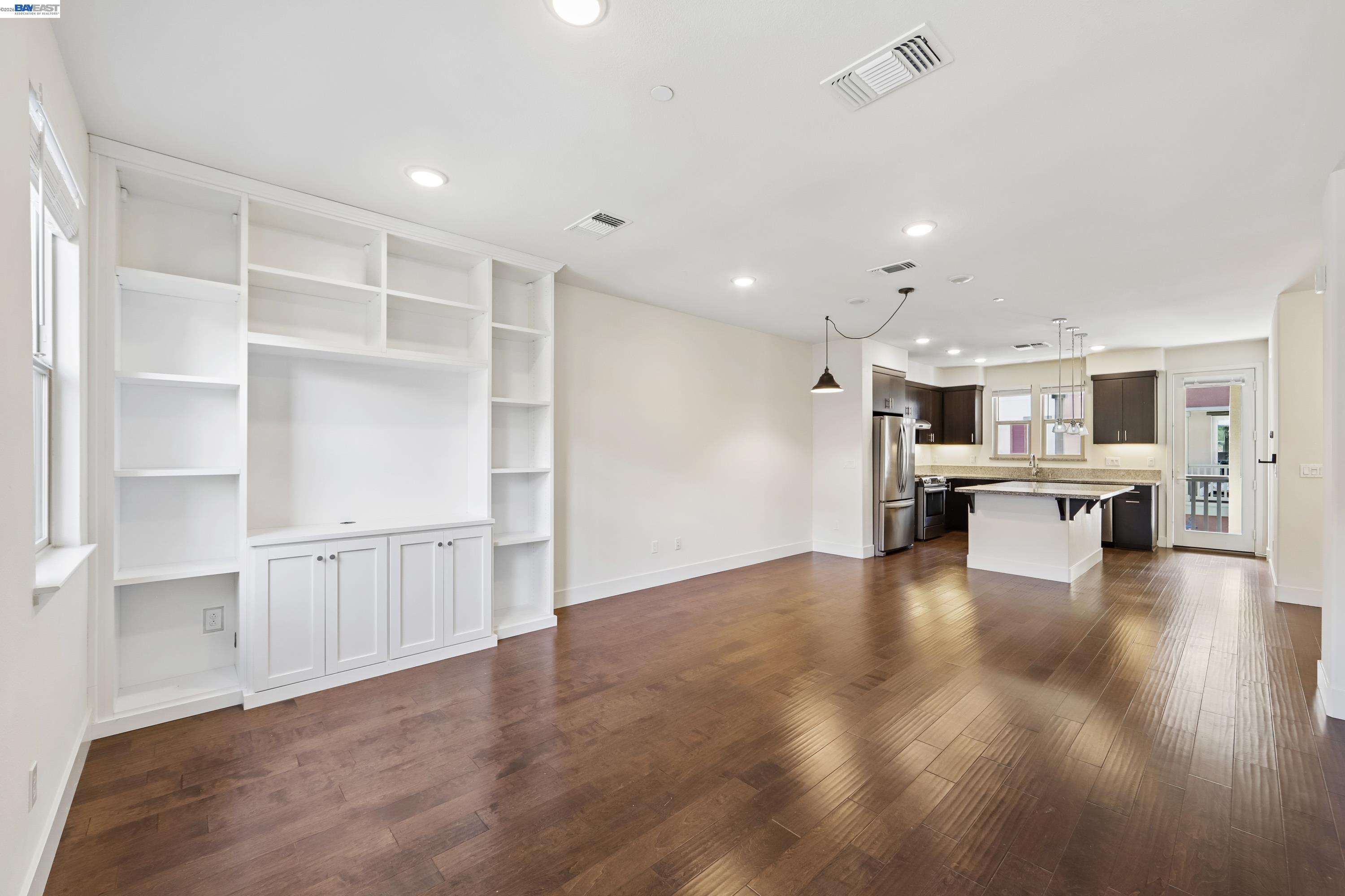 457 Diller Street